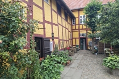 20250814-39-Ribe-binnenkoer-cafetaria