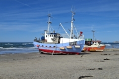 20250816-109-Lokken-vissersboten-op-strand
