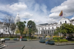 P1120917-Quito-Parque-Catedral