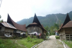 P1060847-Typisch-Sumatraans-dorpje-op-Samosir-eiland