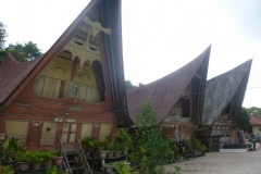 P1060869-Tomok-old-Batak-houses