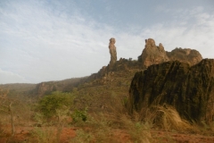 P1000505-Bijzondere-rotsformaties-bij-grens-Guinee