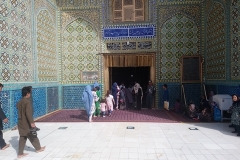 DSC_1396-Mazar-e-Sharif-tomb-of-Ali-Westerners-not-welcome