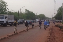 1_DSC_2682-Fietsers-in-Ouagadougou