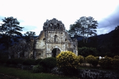 57-27-Ujarras-ruines-van-17-eeuwse-Spaanse-kerk