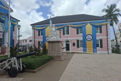 20250711-12-Nassau-Parliament-Square-and-Queen-Victoria-statue