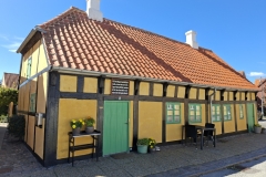 20250817-154-Saeby-typisch-vakwerkhuis-in-geel