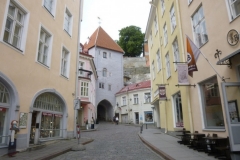 P1040338-Talinn-City-Gate-in-Pikk-Street