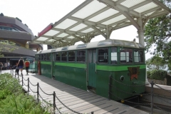 P1000638-Old-non-working-tram-at-the-Peak