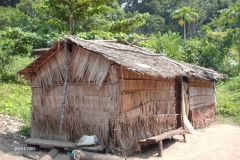 1_HPIM0547-Hutje-op-weg-Kribi-Campo