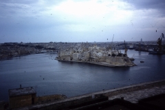 51-25-Valetta-Upper-Baracca-Gardens-zicht-op-Vittoriosa