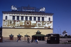 39-06-Ulaanbatar-muurschilderij-en-kiosken