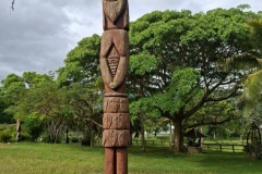 20251122-11-La-Foa-Kanaakse-totempaal