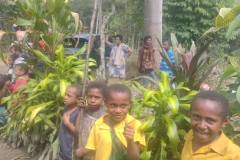 20240815-85-Schoolchildren-wecoming-us