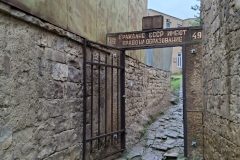 20250913-254-Gunib-old-CCCP-porch