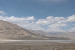 P1000699-Viewpoint-overlooking-the-salt-lakes-of-the-sweeping-Alinchur-plain