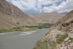 P1000940-Road-and-river-to-Khorog