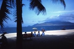 68-03-Na-Thrang-Pr.-Khang-Hoa-Nha-TThrang-Beach-met-eiland-Hon-Tre